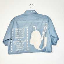 Load image into Gallery viewer, BABY BLUE &amp; CREAM CROPPED SHORT SLEEVE BUTTON-UP