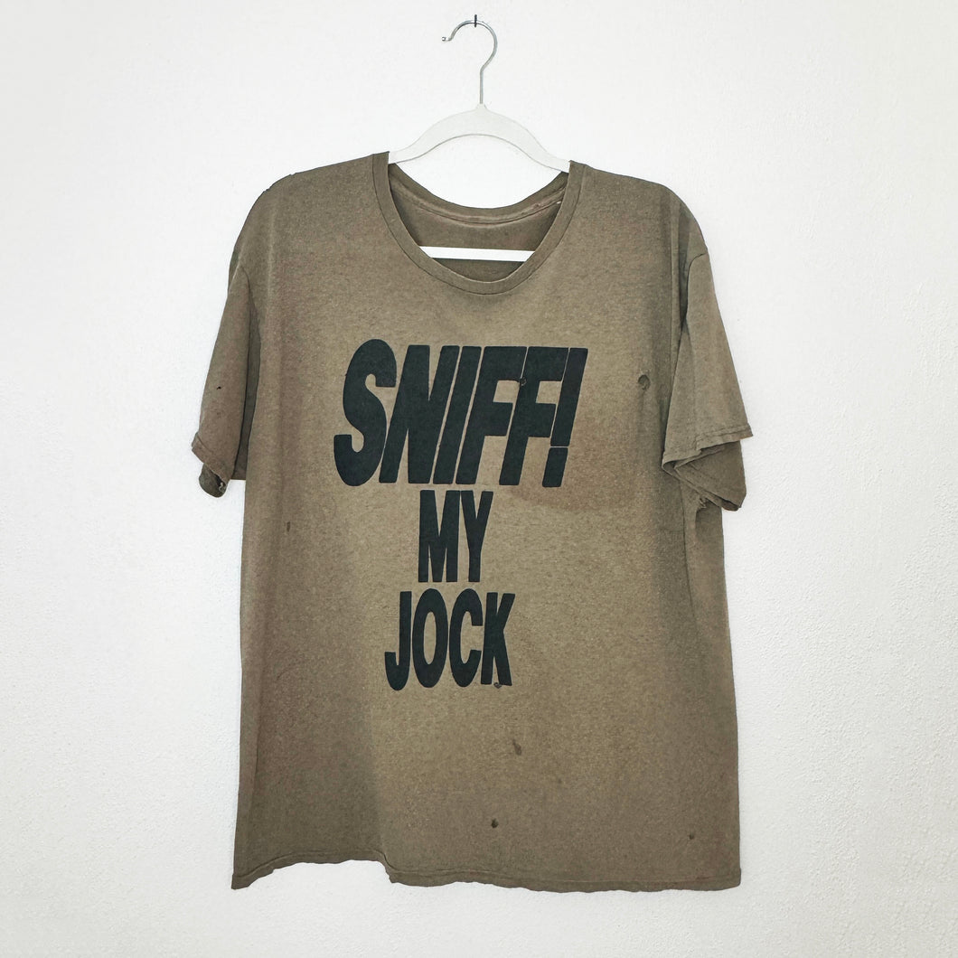 SNIFF! ON BROWN SHREDDER T-SHIRT