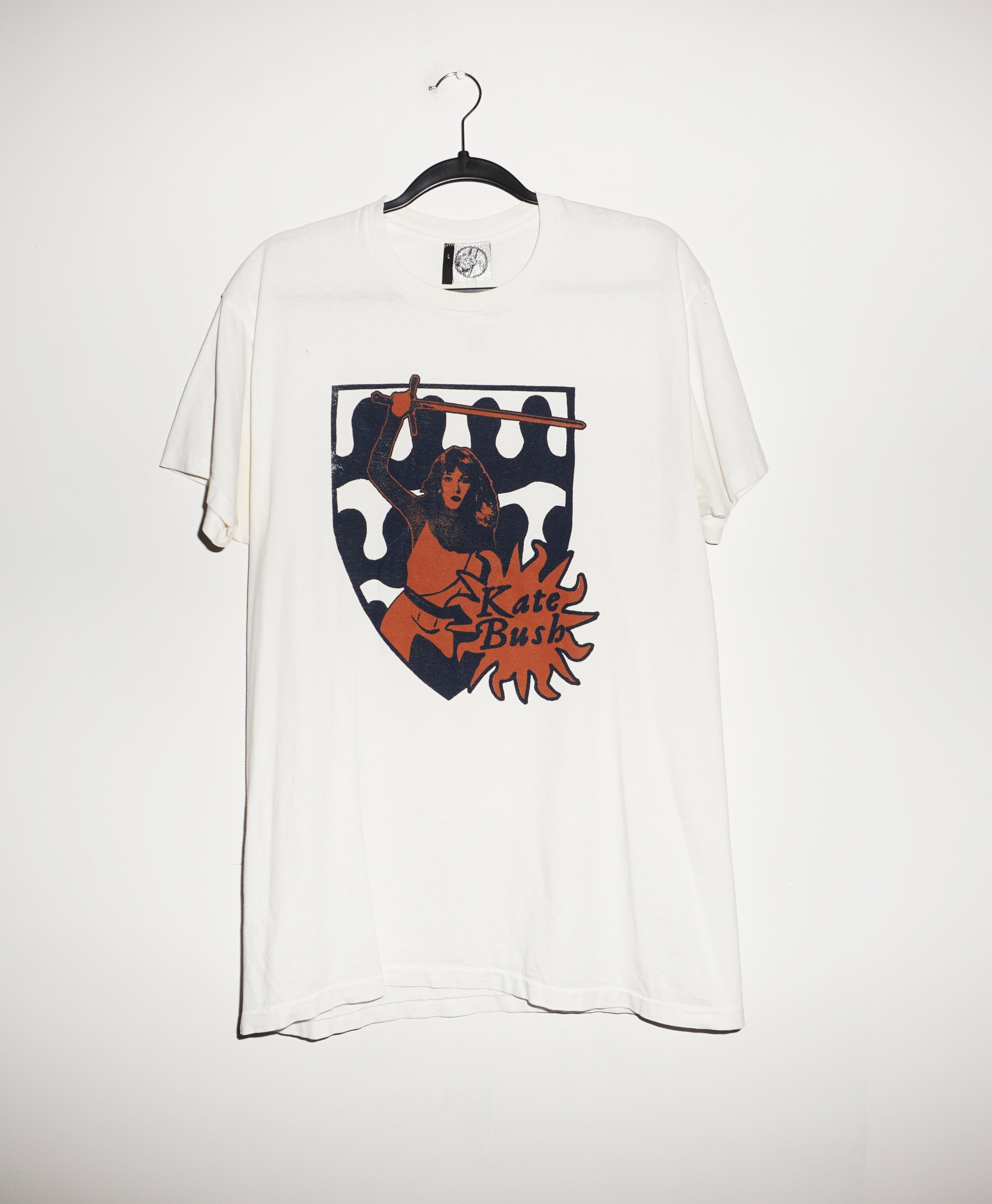 BUSH グラフィック Tシャツ ホワイト L) KATE BUSH ON WHITE VINTAGE T-SHIRT – truthlizard