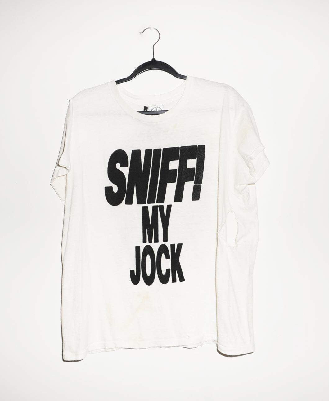 (M) SNIFF! ON WHITE SHREDDED VINTAGE T-SHIRT